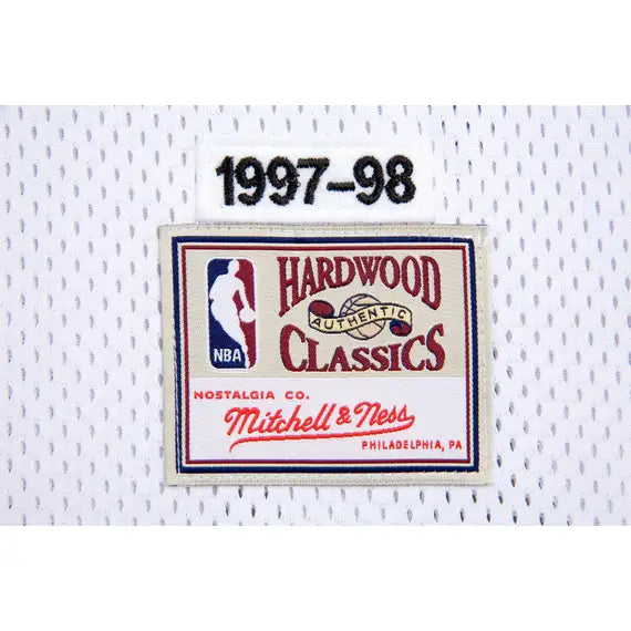 Michael Jordan Signed Chicago Bulls 1997–98 Hardwood Classics Jersey – Upper Deck Authenticated